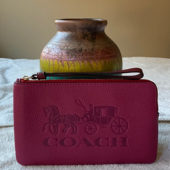 🐴 COACH LARGE CORNER WRISTLET WITH HORSE AND CARRIAGE 🐴 - Picture 6 of 16